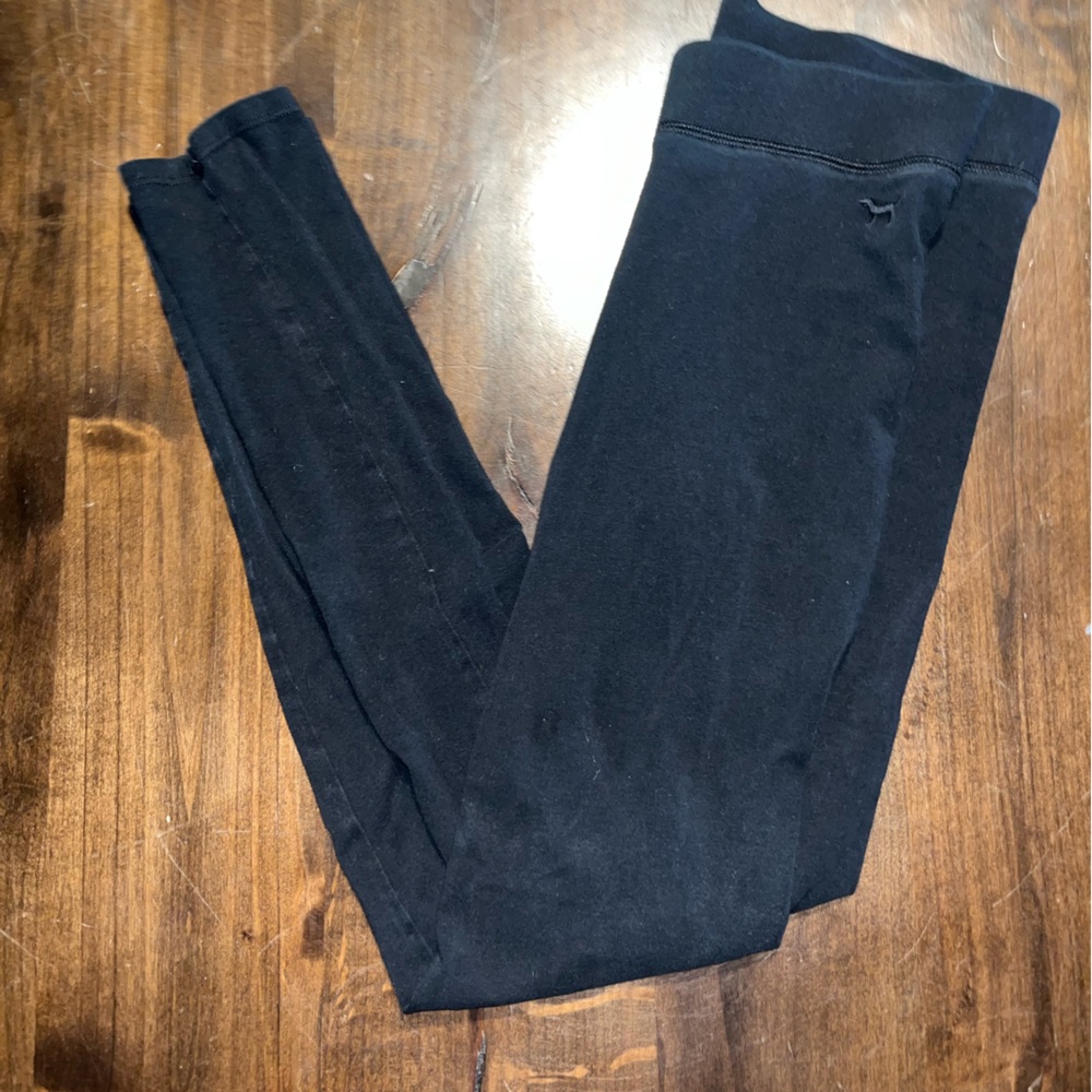 Black leggings from the brand PINK.